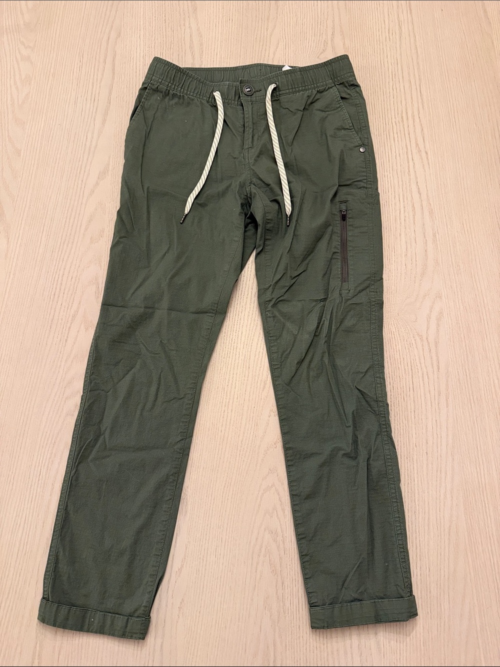 Vuori Olive Cargo Jogger Pants with Drawstring